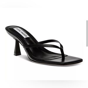 Steve Madden Thong style straps, size 7, black, NWT,